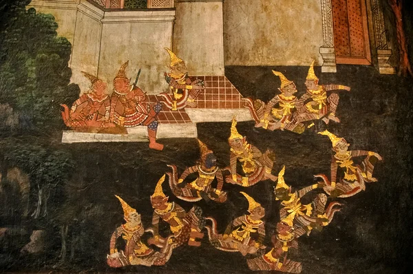 Золотий тайський "Рамаяна" малюнок на стіні — стокове фото