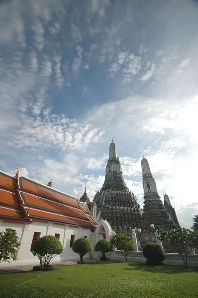 Vecchio stupa sacro di Bangkok Dawn Temple — Foto Stock