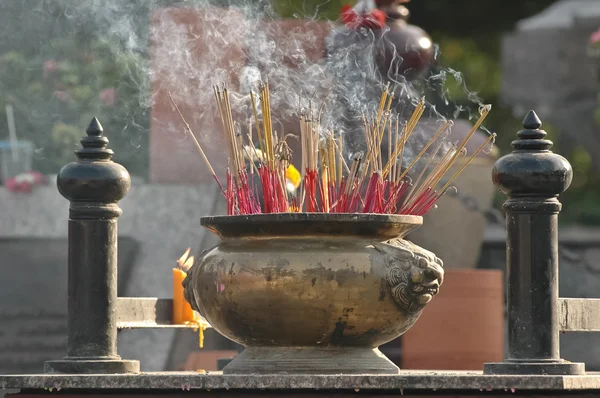 Bucket of fragrance sticks in Chinese temple — Stock Photo, Image