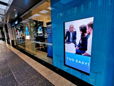 BRISBANE, AUSTRALYA - 19 Mayıs 2020: Brisbane Merkez İş Bölgesi 'ndeki ANZ banka şubesi Queen Caddesi.