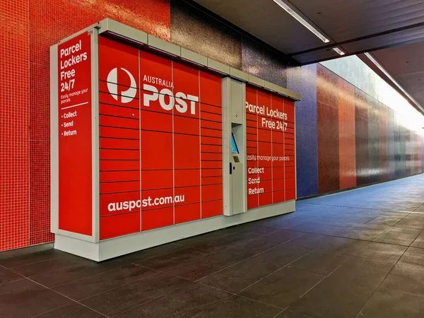 Brisbane Ausztrália Május 2020 Australian Post Automatikus Csomagmegőrző Hogy Vegye — Stock Fotó