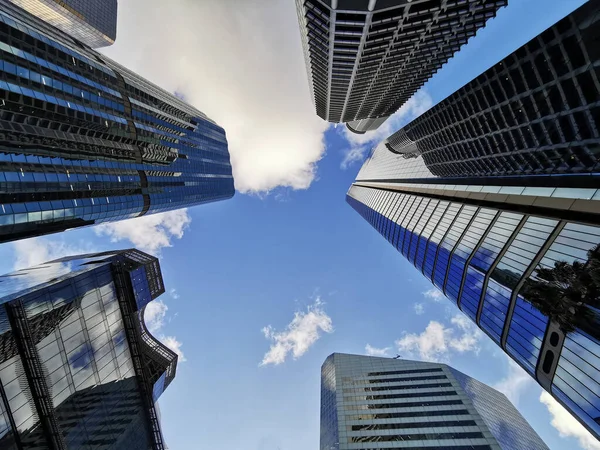 Blick Auf Eine Vielzahl Von Firmenhochhäusern Mit Blauem Himmel Zentralen — Stockfoto