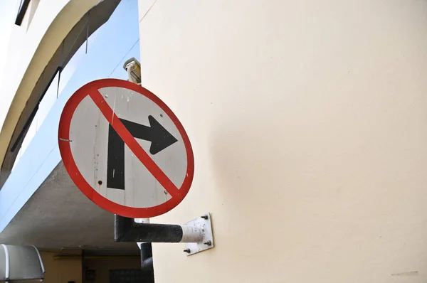 Turn Right Traffic Sign Symbol Cctv Parking Building — Stock Photo, Image