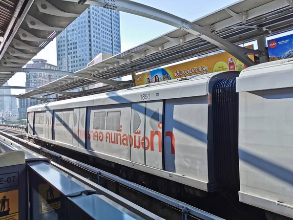 Bangkok Thailand December 2019 Bangkok Skytrain Bts Stopt Morgens Bij — Stockfoto