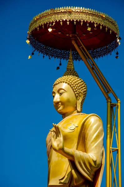 Goldbuddha in Lamphun, Thailand — Stockfoto