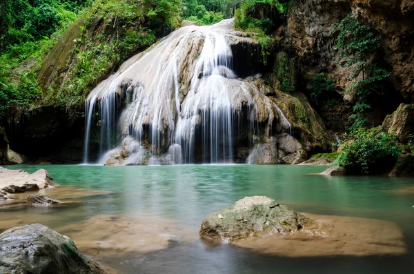 Korluang waterfall — Stock Photo, Image