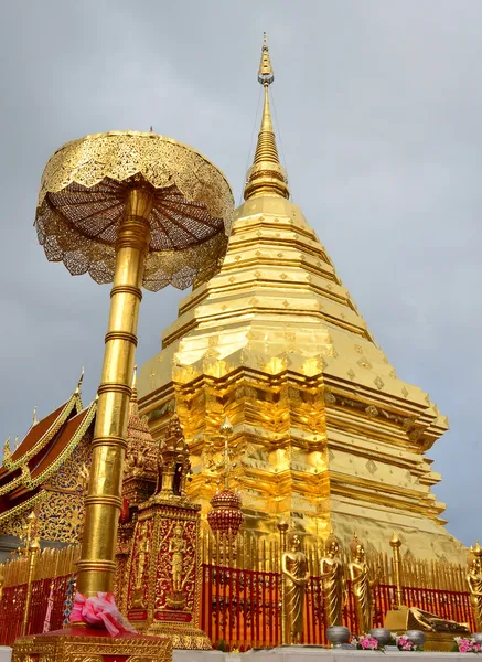 Estupa dorada en Doi Sutep — Foto de Stock