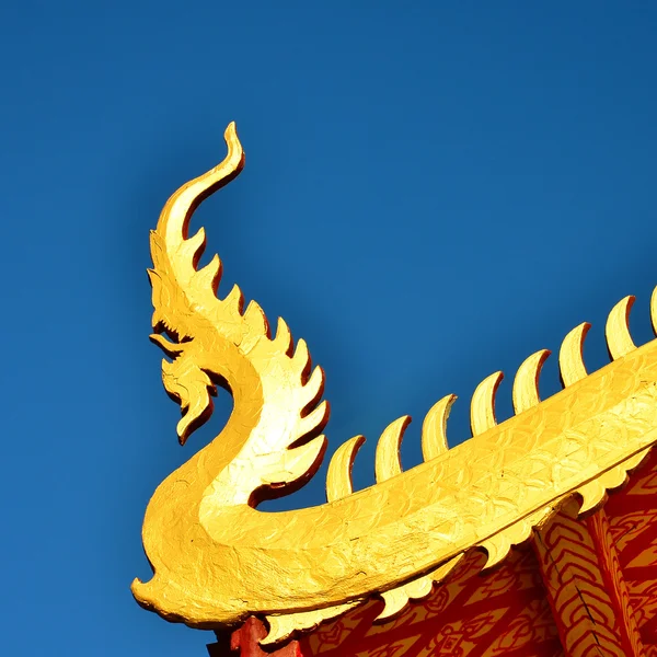 Thai ejderhası ya da Naga kralı heykeli