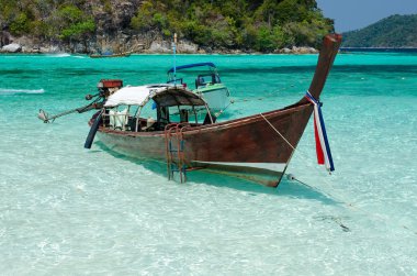 Tay ahşap tekneler adang Râvi Adası yakınında koh lipe Satun, t