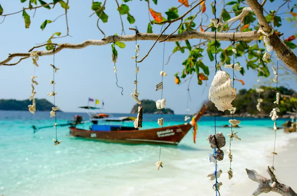 Windbell shell mobile over ocean in Thailand — Stock Photo, Image