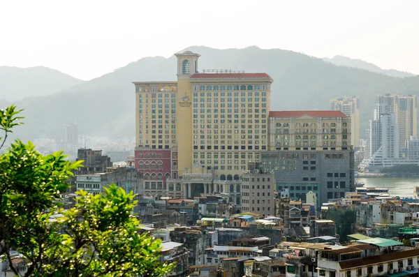 MACAU - MARÇO: Uma vista da cidade em 26 de março de 2014 em Macau. Macau é a região mais densamente povoada do mundo, com uma densidade populacional de 18.428 pessoas por quilómetro quadrado . — Fotografia de Stock