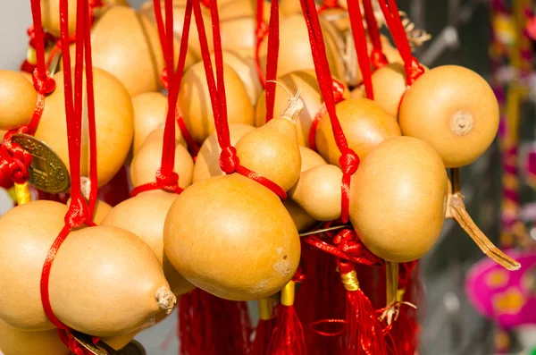 Mercados callejeros junto al templo Sik Sik Yuen Wong Tai Sin en Hong Kong — Foto de Stock