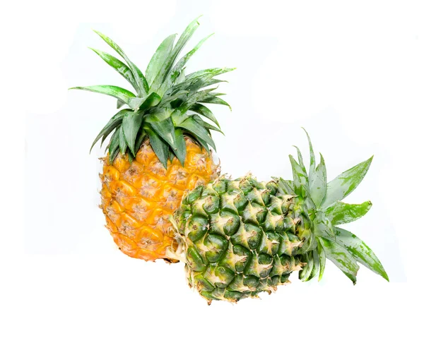 Ananas isolerad på vit — Stockfoto