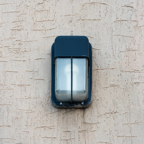 Lampe an der Wand. — Stockfoto
