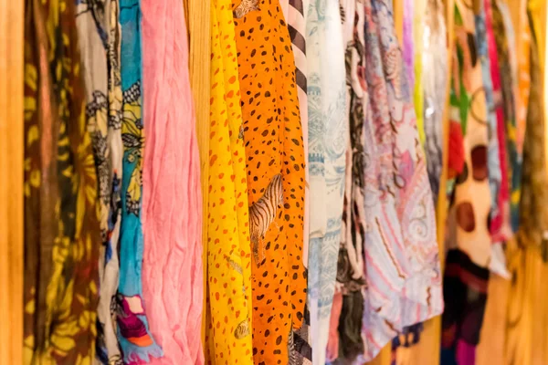 The scarf shop at the market — Stock Photo, Image