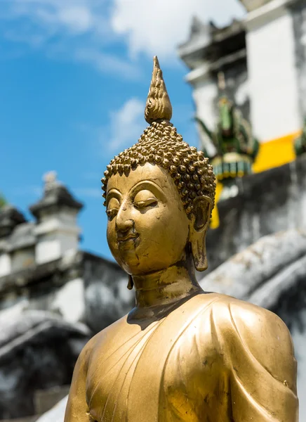 Buddha-Statue im Tempel-Buddhismus, Bildhauerkunst Asiens — Stockfoto