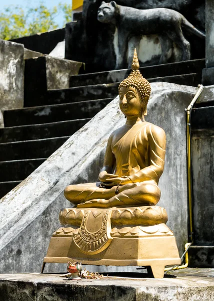 Socha Buddhy v chrámu buddhismus, sochařského umění Asie — Stock fotografie