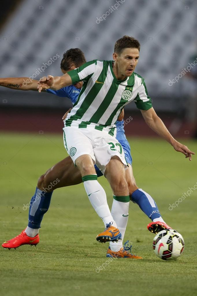 Ferencvarosi TC vs. HNK Rijeka UEFA EL jogo de futebol — Fotografia de  Stock Editorial © szirtesi #50128501