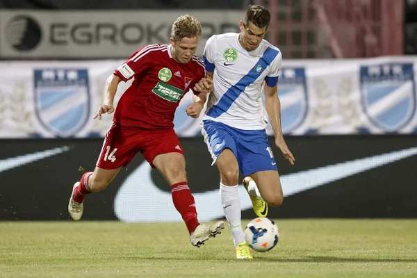 MTK Budapest vs. DVSC OTP Bank League football match — Stock Photo, Image