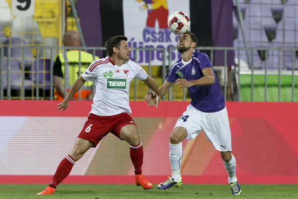 Fußballspiel zwischen ute und dvsc otp bank league — Stockfoto