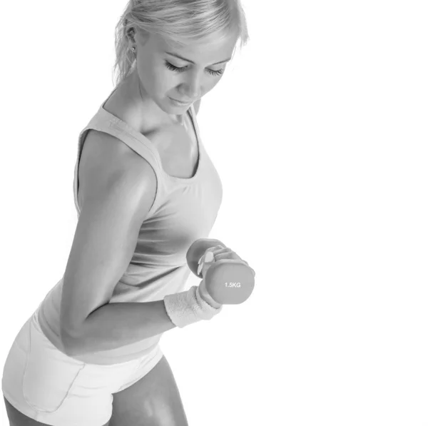 Immagine monocromatica di formazione donna bionda in forma con manubri — Foto Stock