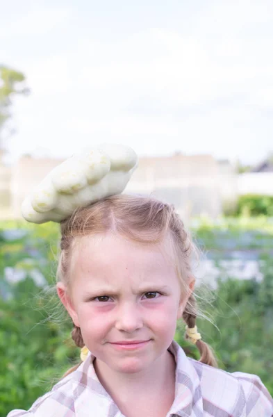 Girl Has Large Ripe Patisson Her Head Grown Garden — Stock Photo, Image