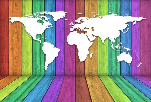 白色世界地图 房间里有木墙 地板上涂着彩虹色 — 图库照片