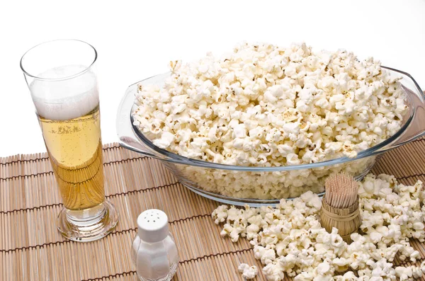 Popcorn i piwo — Zdjęcie stockowe