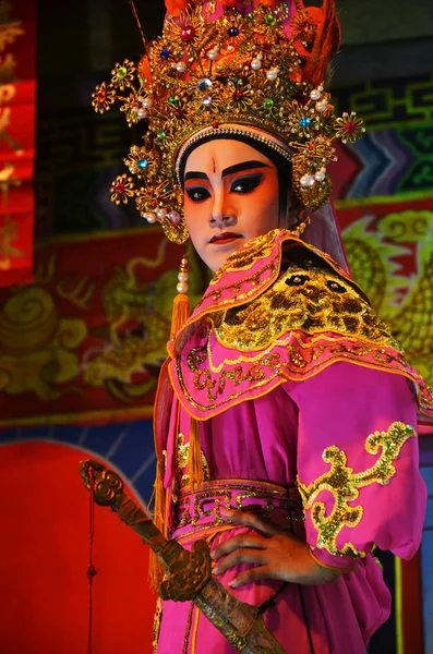 Equipe de ópera chinesa atuando — Fotografia de Stock