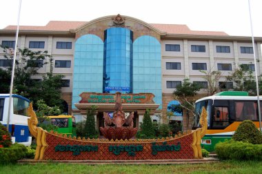 Antik antika klasik klasik mimari ve Kamboçyalı insanlar ve yabancı gezginler için tatil oteli binaları 12 Nisan 2009 'da SiemReap, Kamboçya' da