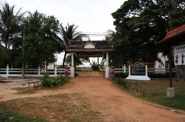 Antik antika klasik klasik mimari ve Kamboçyalı insanlar ve yabancı gezginler için tatil oteli binaları 12 Nisan 2009 'da SiemReap, Kamboçya' da