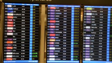 Suvarnabhumi Uluslararası Havalimanı 'na bakan yolcuların bilgilerini takip edin ve kontrol edin. Coronavirus COVID 19 salgını 26 Eylül 2021' de Bangkok, Tayland 'da patlak verdi.