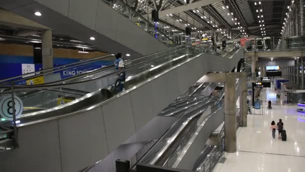Stile Vita Nuovo Normale Dell Aeroporto Internazionale Suvarnabhumi Con Persone — Video Stock