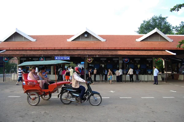 Camboya Personas Caballo Trimotorcycle Carro Transporte Para Servicio Cambodiano Viajero — Foto de Stock