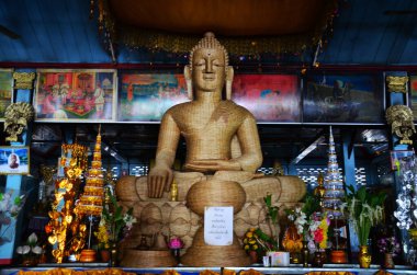 Wat Chong Kham ve Chong Klang tapınağının Bambu dokuma heykeli Tayland 'ın başkenti Mae Hong Son' da 17 Temmuz 2013 'te dua etmek üzere Tayland' a gitti.