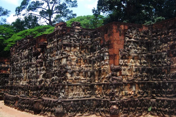 캄보디아 방문하는 외국인 여행자들을 앙코르 Angkor Thom Wat Ancestor 앙코르 — 스톡 사진