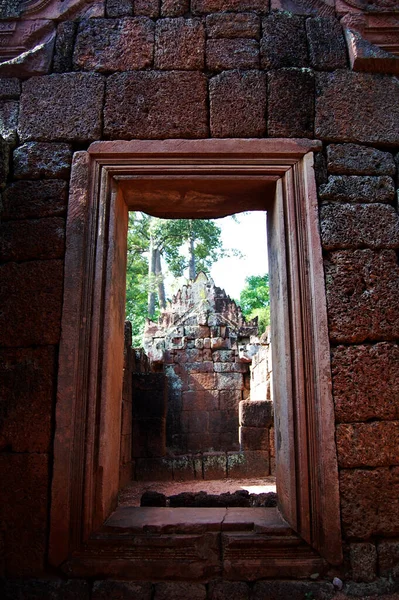 Beeldhouwkunst Snijden Oude Ruïnes Antiek Gebouw Prasat Banteay Srei Banteay — Stockfoto