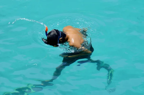 Thaise Mensen Buitenlandse Reizigers Reizen Naar Zwemmen Snorkelen Scuba Duiken — Stockfoto