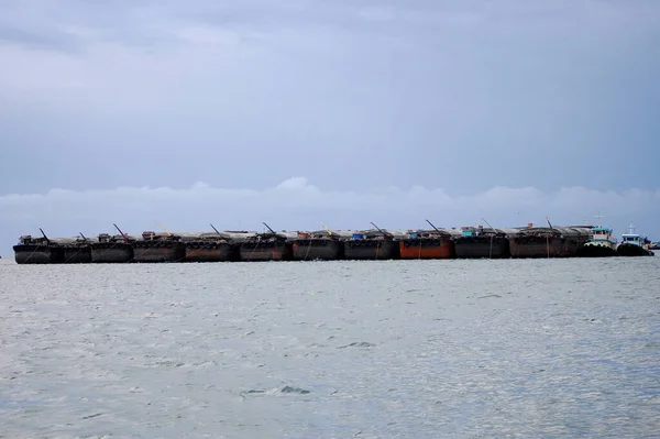 Buque Carga Carga Flotando Océano Marítimo Esperar Mercancías Transferencia Cola — Foto de Stock