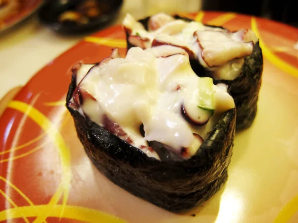 Sushi Traditionell Japansk Maträtt Beredd Vinäger Ris Topping Med Kött — Stockfoto