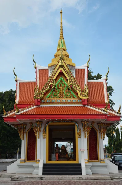 Santuario Del Pilastro Della Città Kanchanaburi Città Thailandesi Viaggiatori Stranieri — Foto Stock