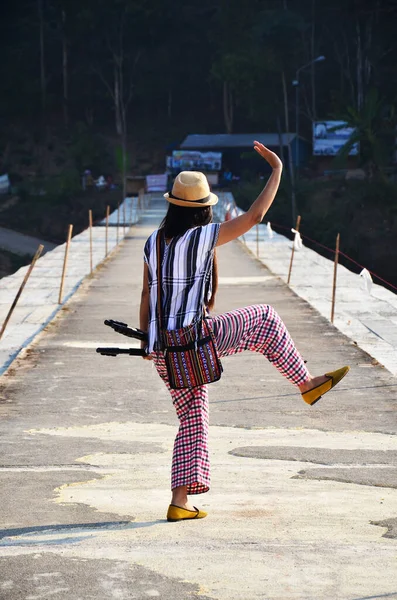 Thaise Vrouwen Reizigers Mensen Reizen Bezoek Antieke Thaise Dansen Voor — Stockfoto