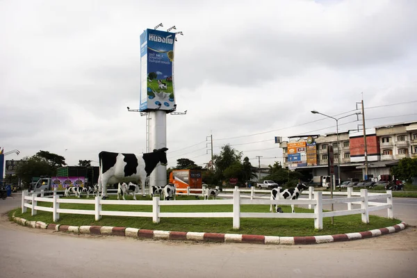 Parcul Gradina Rotund Decora Gradinaritul Statuia Vaca Figura Brandului Lapte — Fotografie, imagine de stoc
