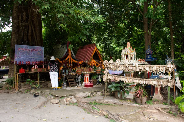 Phra Phum Shrine Thai People Travel Visit Respect Pray Deity — Foto de Stock