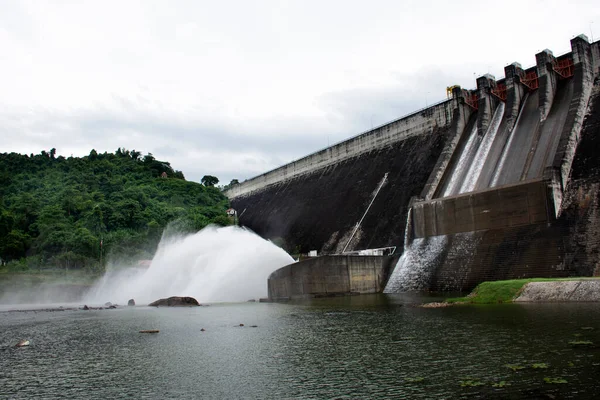 Khun Dan Prakan Chon Betonová Přehrada Nebo Khlong Tha Dan — Stock fotografie