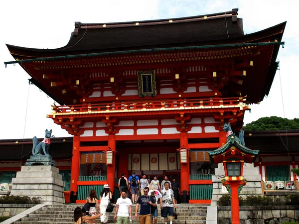 Japonlar Yabancı Gezginler Için Kırmızı Turuncu Antik Pavyon Kilisesi Temmuz — Stok fotoğraf