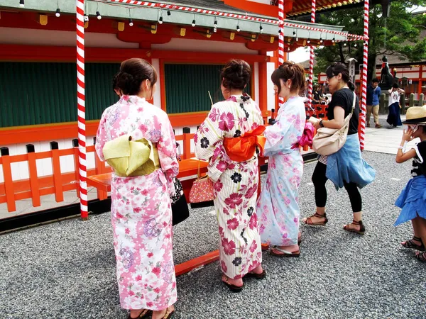Reisende Japanische Frauen Tragen Traditionelle Kleidung Kimono Yukata Reisebesuch Und — Stockfoto