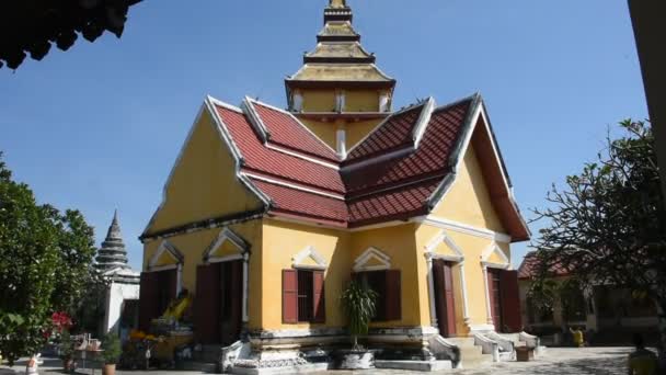 Forntida Ruin Antika Kyrkan Byggnad Wat Prasat Nakhon Luang Temple — Stockvideo