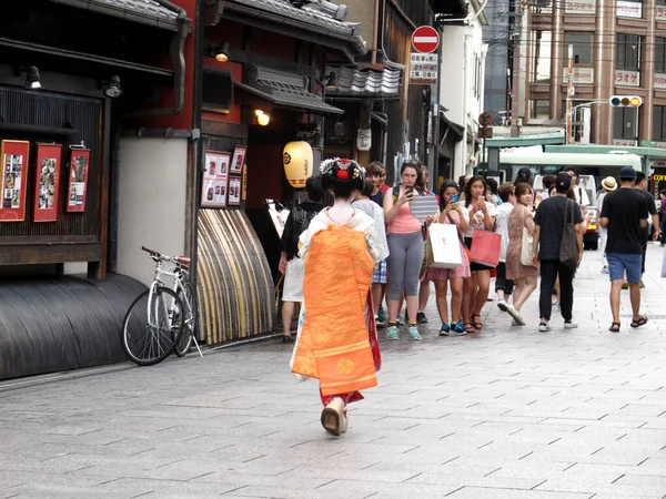 Maiko Apprentice Geisha Geiko Performing Artists Walking Hanamikoji Street Gion — Stock Photo, Image