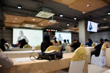 Tayland 'ın Bangkok kentindeki siyam şehrinde inşa edilen klasik modern toplantı odasında Tayland' lı kadın ve erkek girişimcilerin öğrenim ve eğitim konularındaki hareketleri bulanıklaştı.